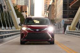 2022 Toyota Sienna XSE Front in Ruby Flare Pearl